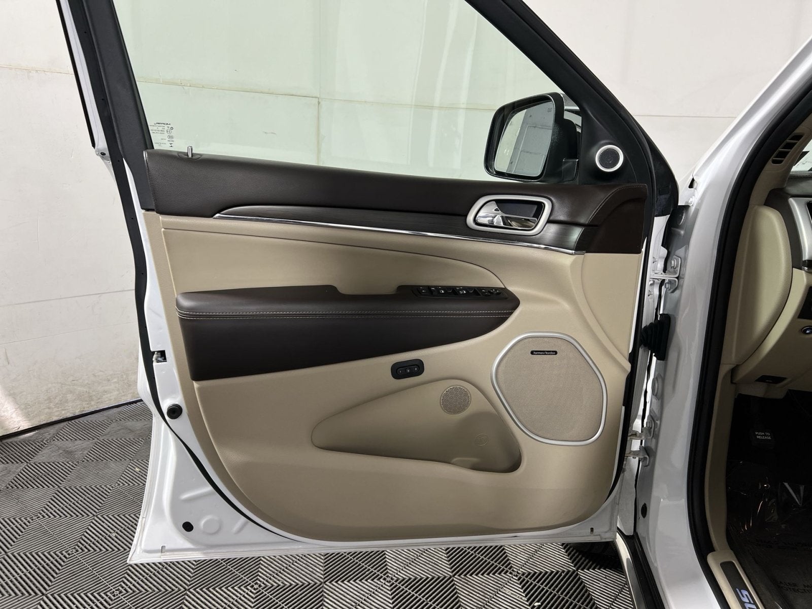 2020 Jeep Grand Cherokee Summit