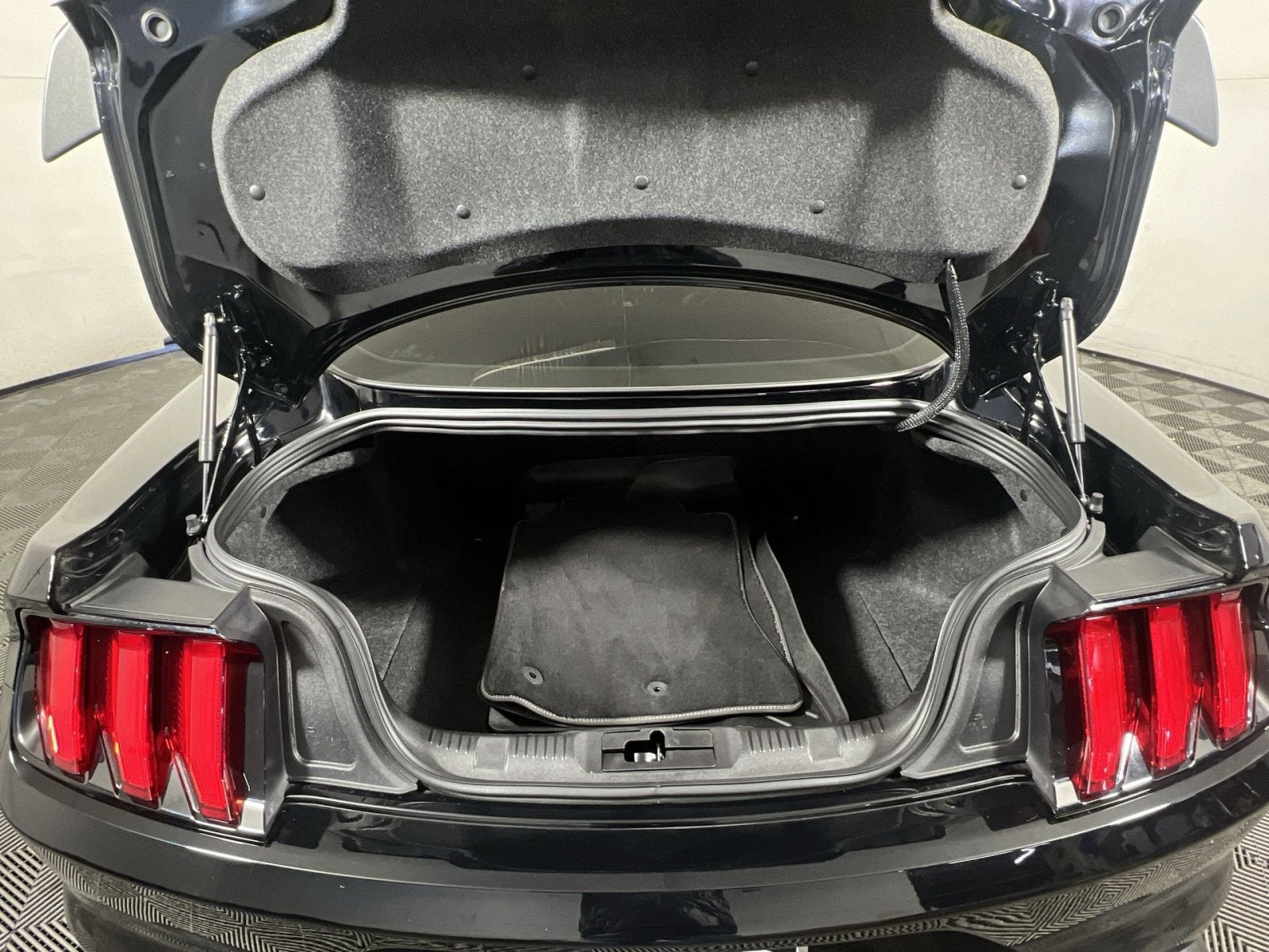 2022 Ford Mustang Mach 1