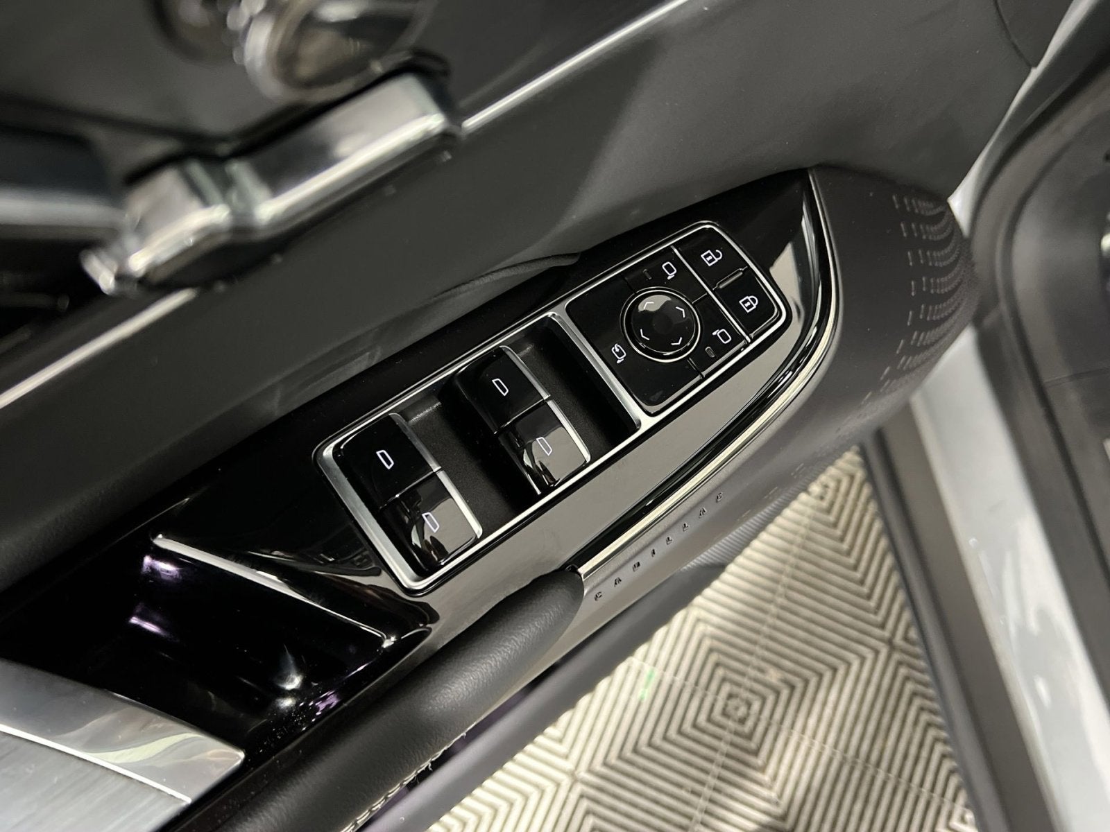 2024 Cadillac LYRIQ Sport
