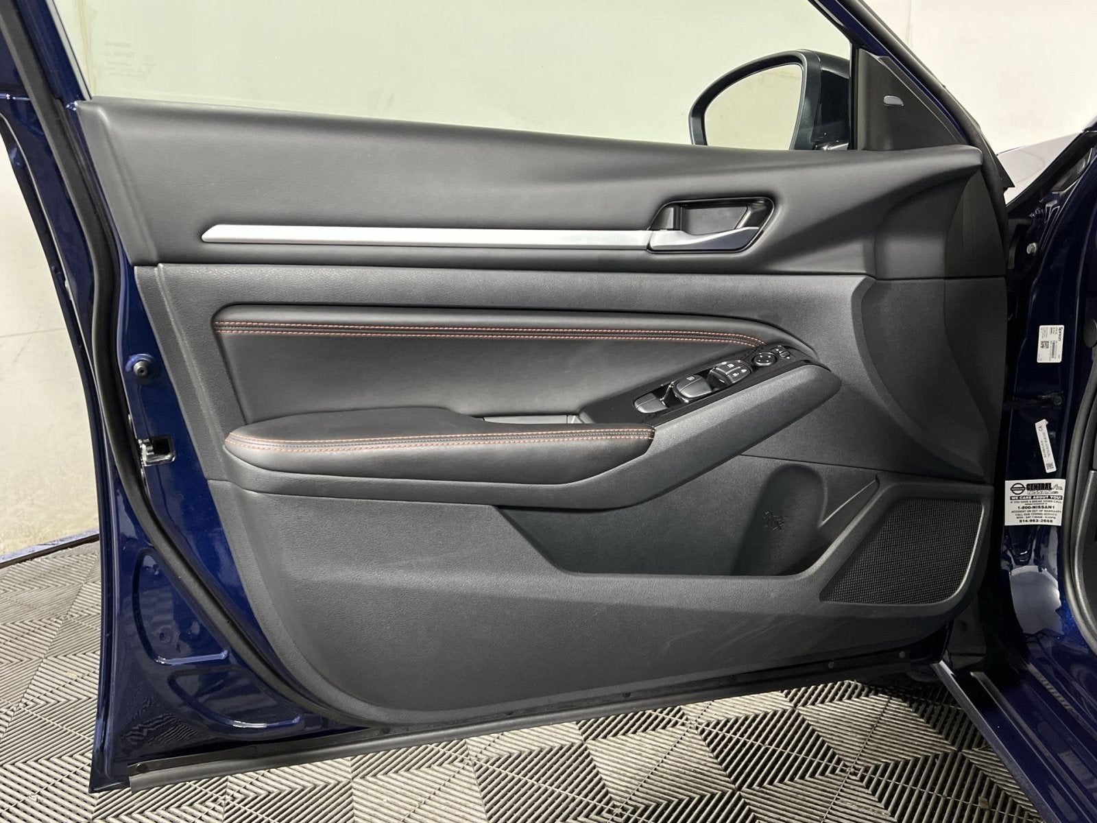 2023 Nissan Altima SR - Photo 11