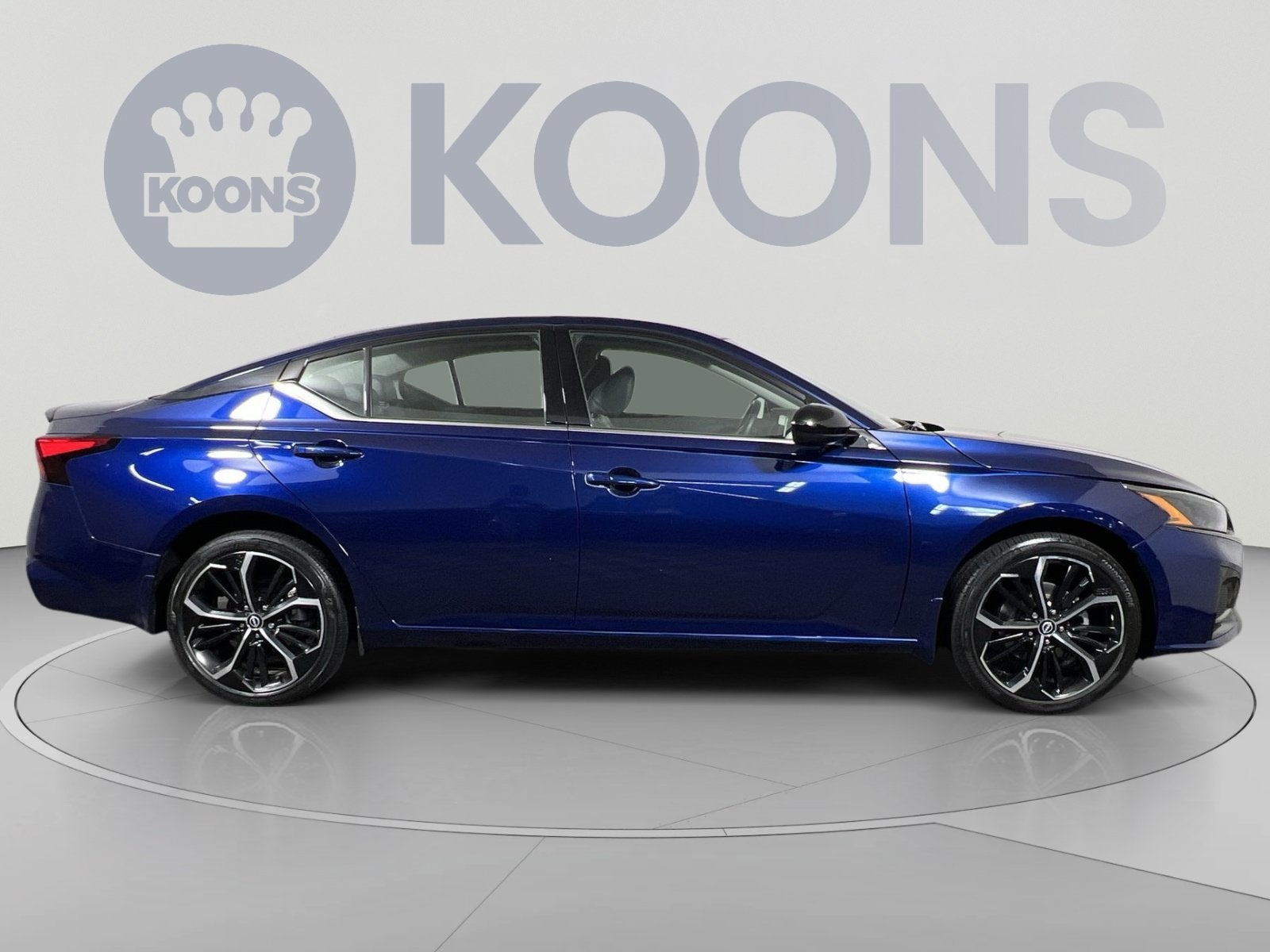 2023 Nissan Altima SR - Photo 9