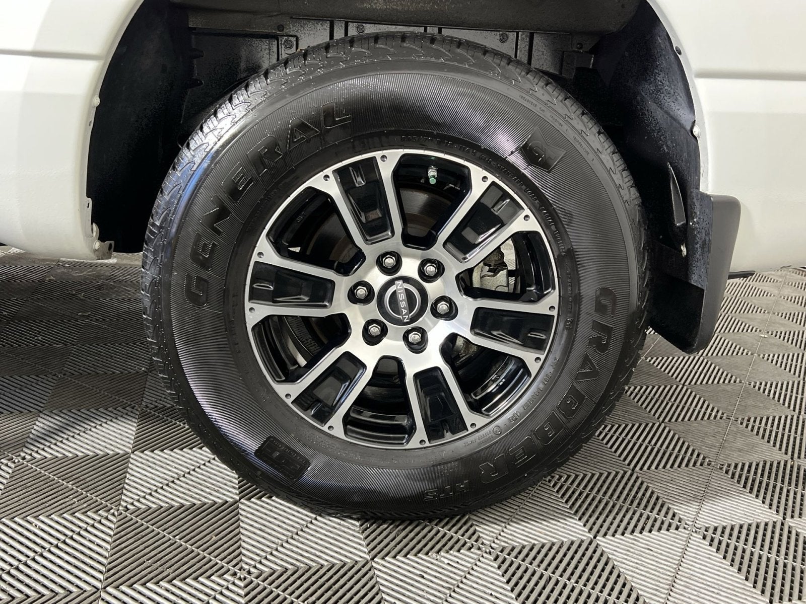 2024 Nissan Titan SV