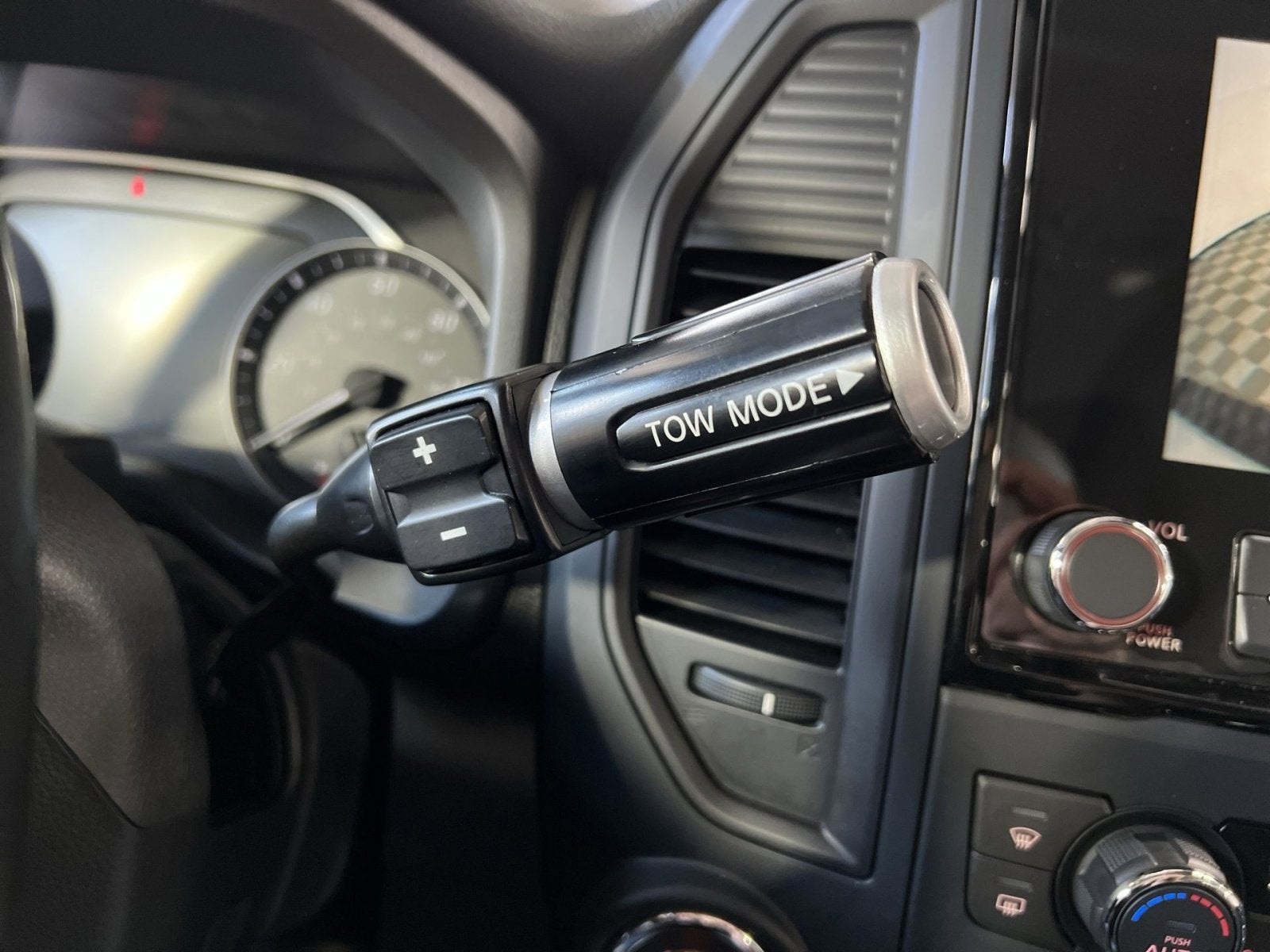 2024 Nissan Titan XD SV