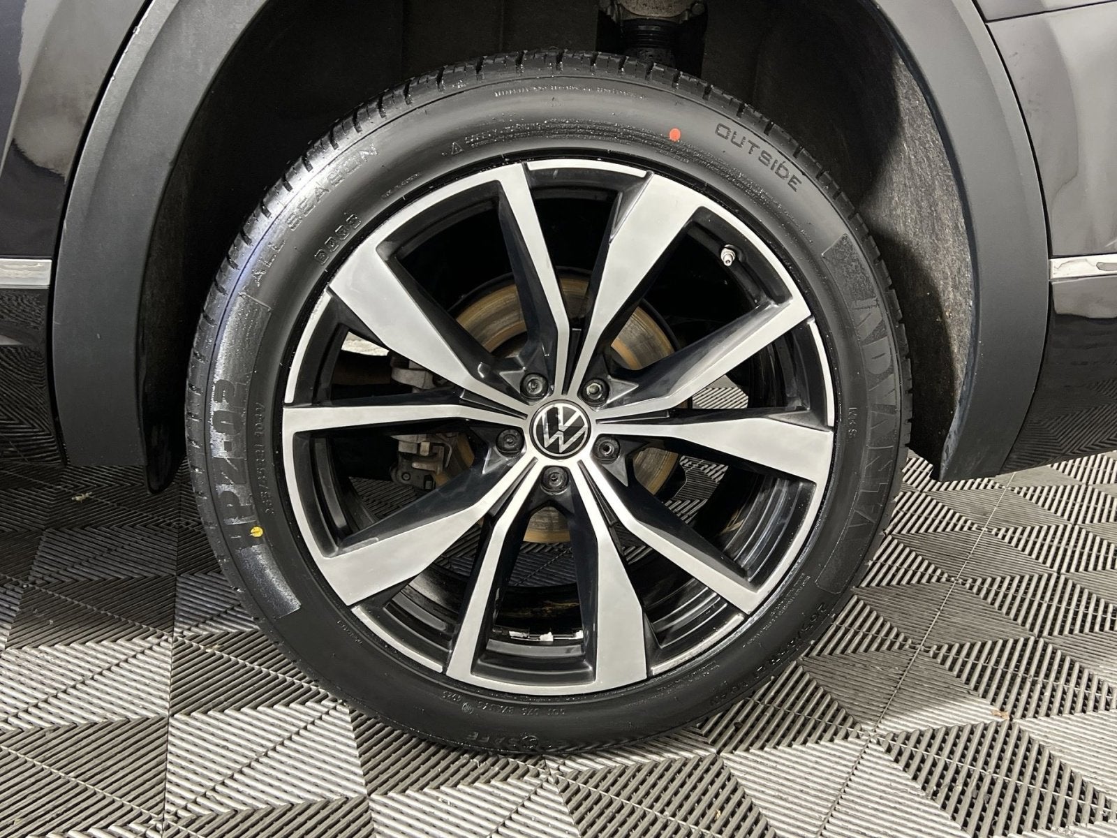 2024 Volkswagen Atlas 2.0T SEL Premium R-Line