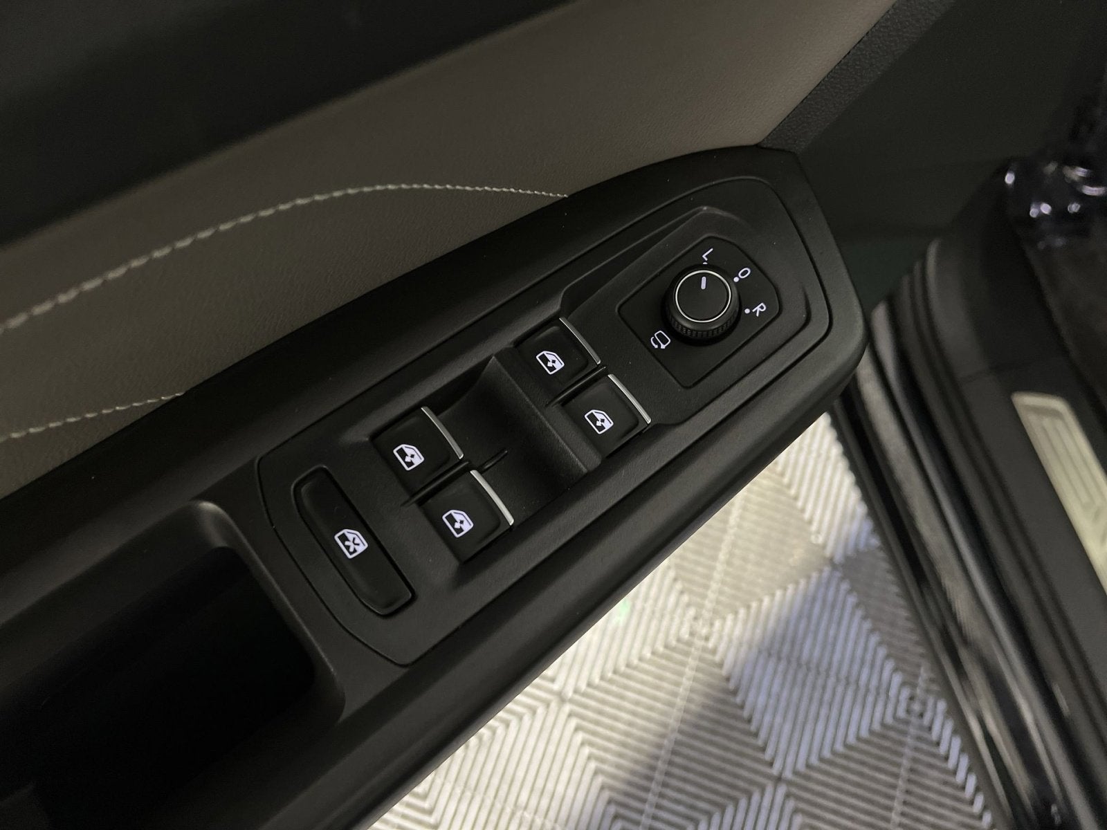 2022 Volkswagen Atlas 3.6L V6 SEL Premium R-Line