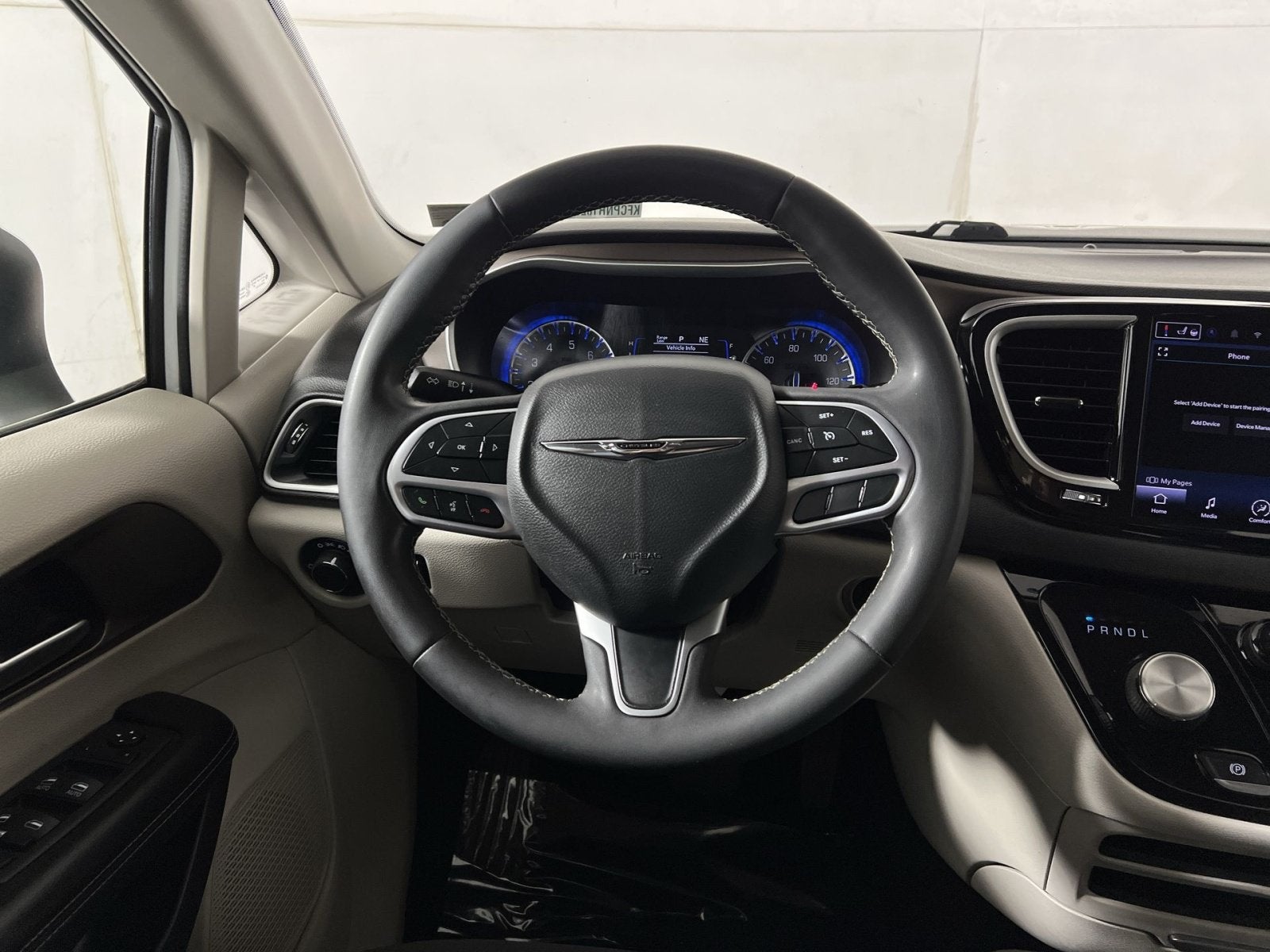 2022 Chrysler Voyager LX