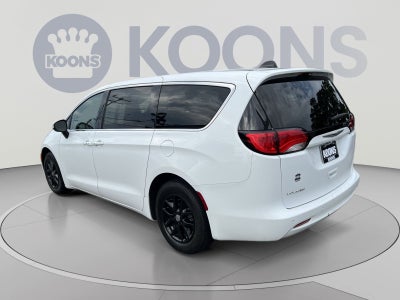 2022 Chrysler Voyager LX