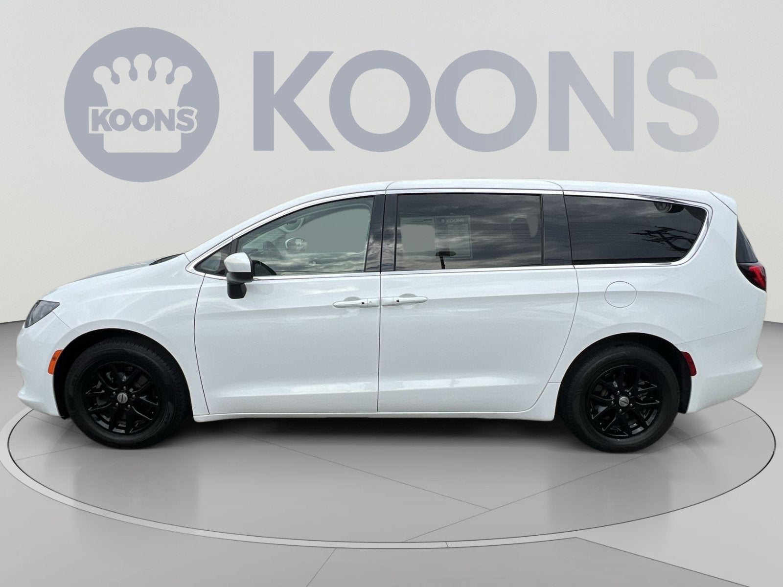 2022 Chrysler Voyager LX
