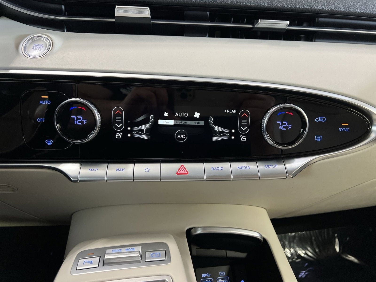 2024 Genesis GV70 2.5T