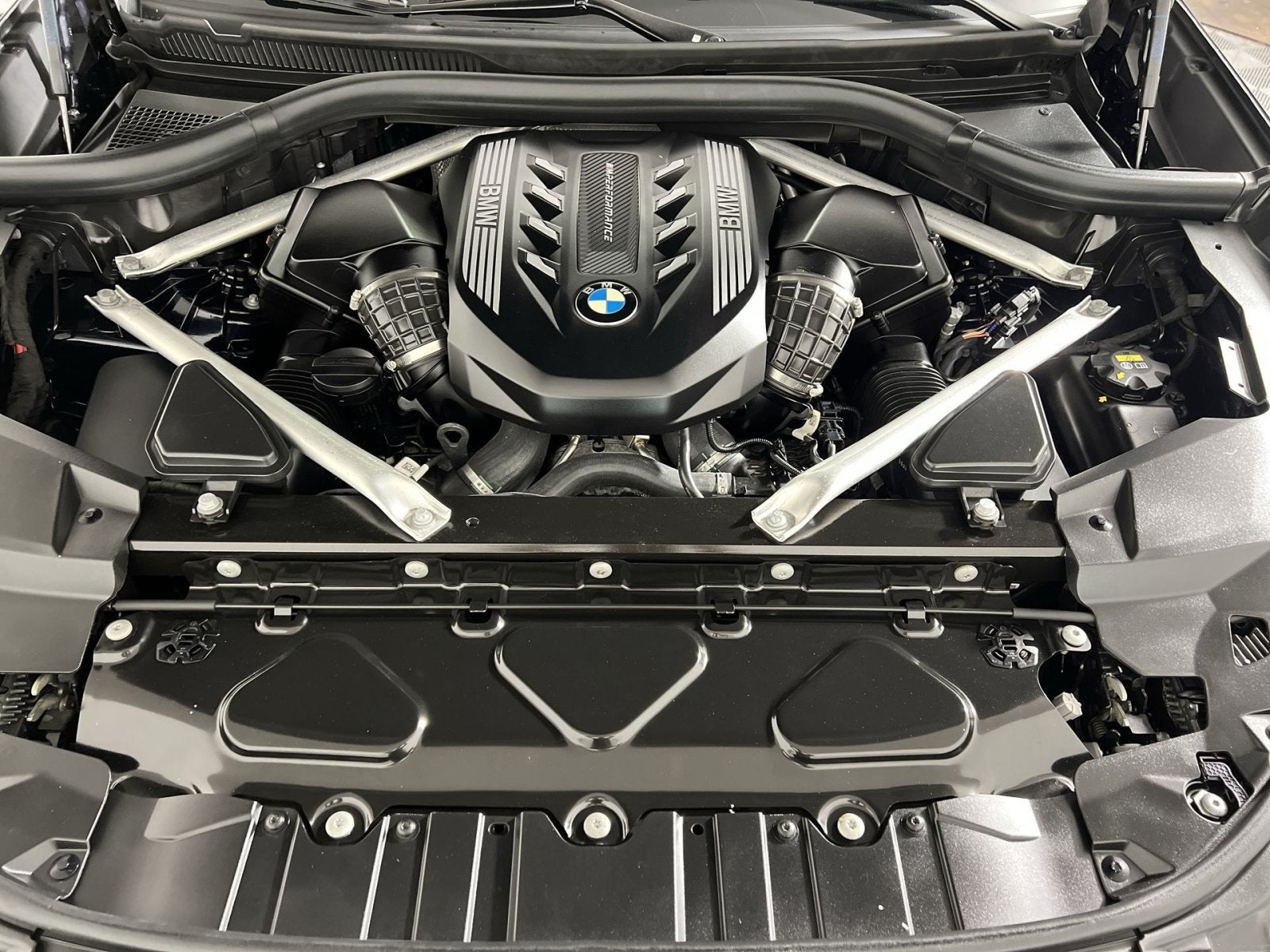 2022 BMW X5 M50i