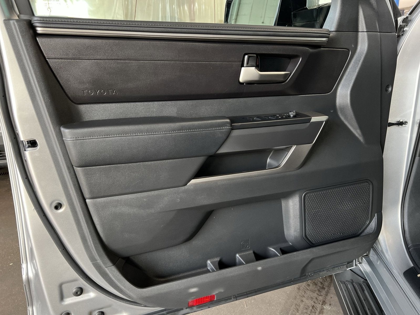 2024 Toyota Sequoia SR5