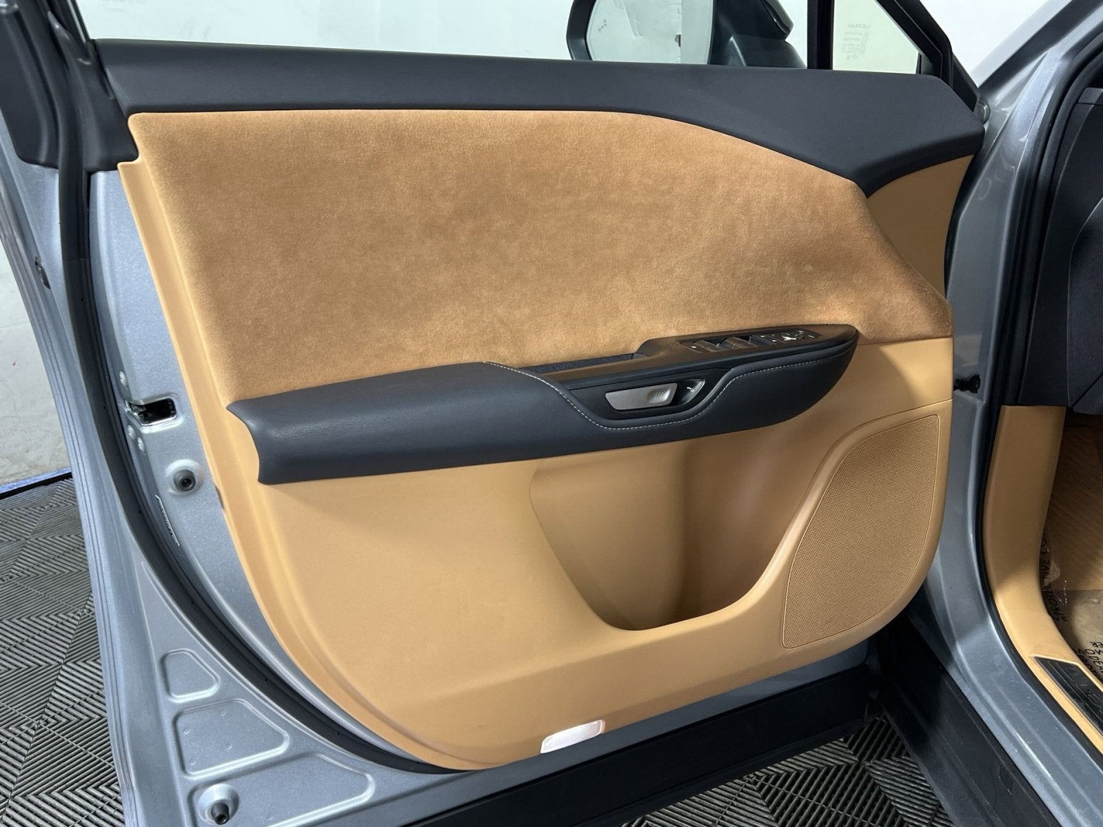 2023 Lexus RZ 450e Luxury