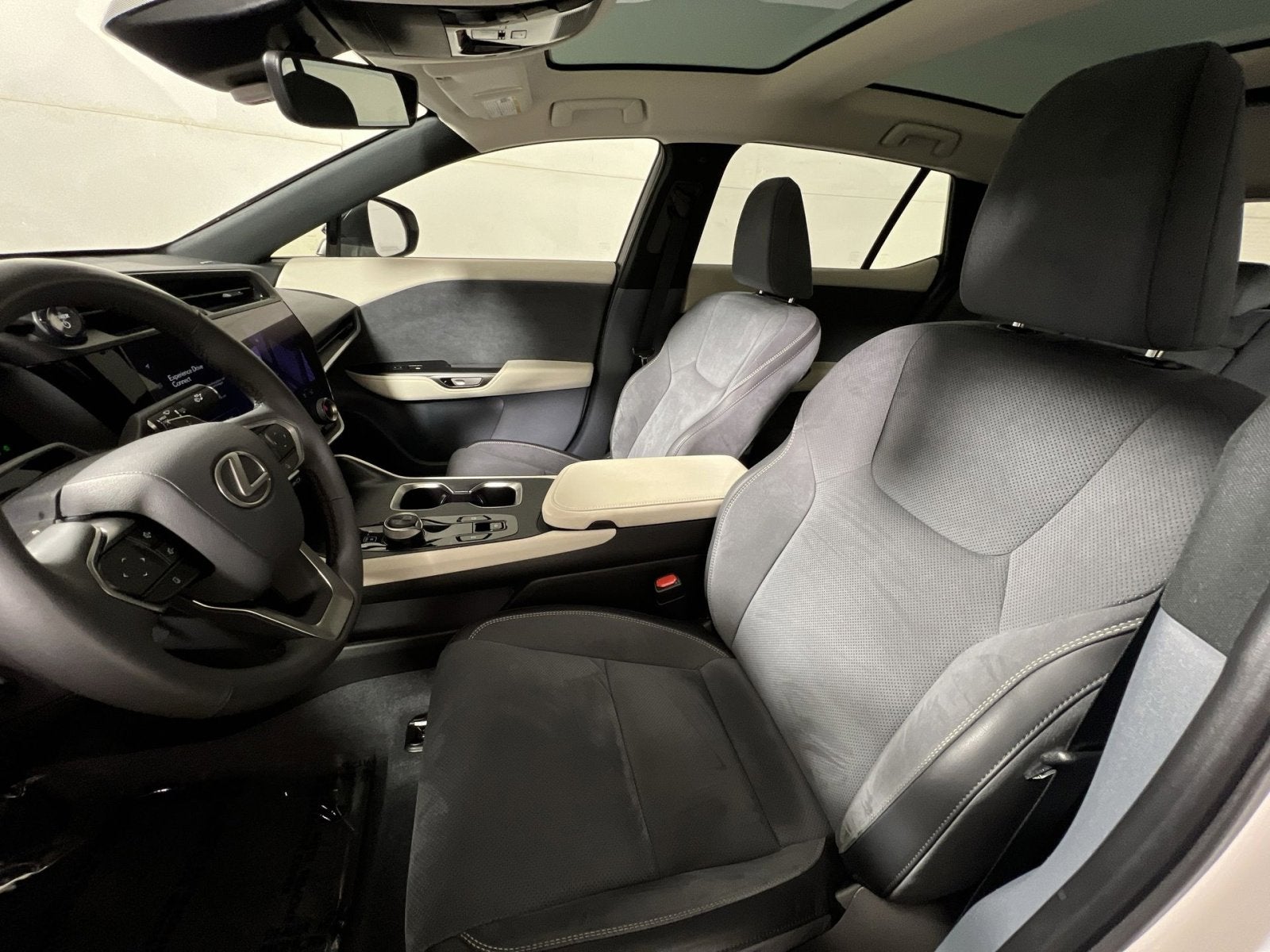 2023 Lexus RZ 450e Luxury