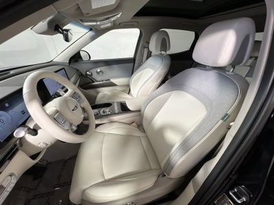 2025 Genesis GV60 Standard