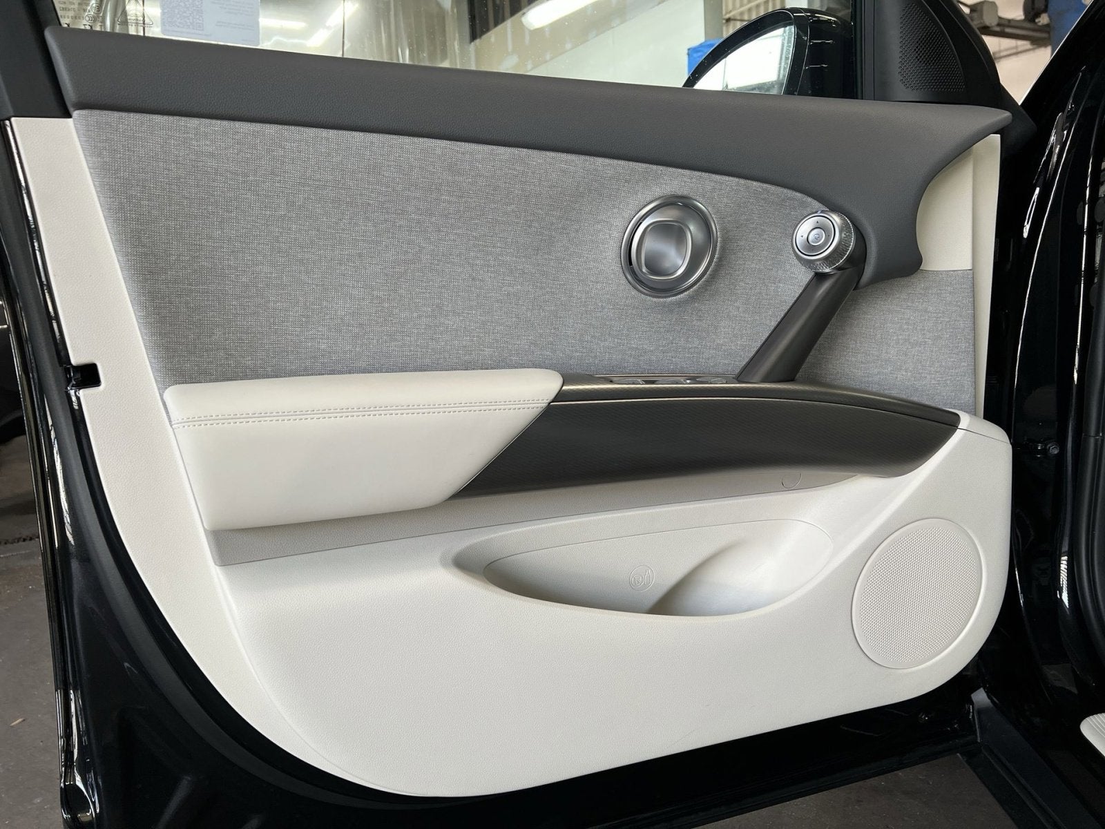 2025 Genesis GV60 Standard