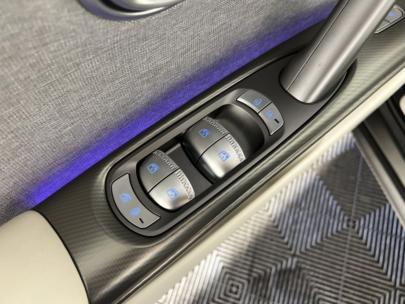 2025 Genesis GV60 Standard