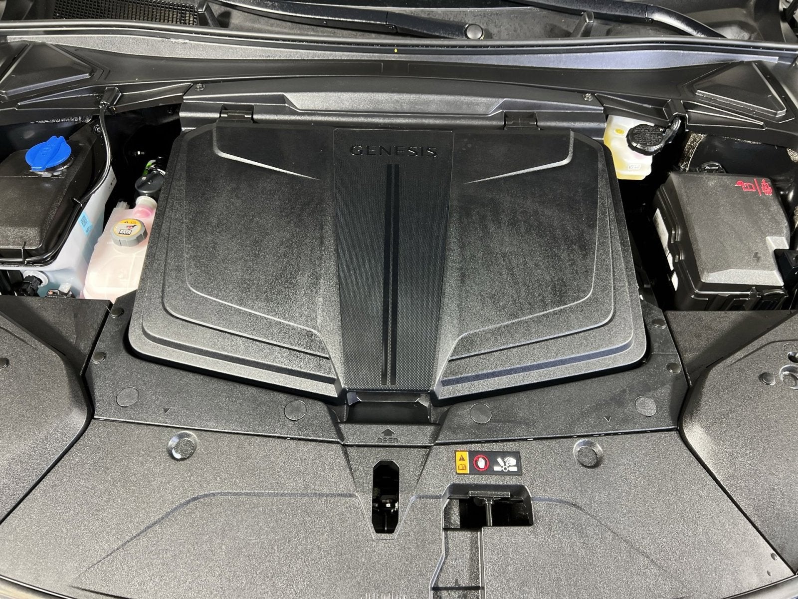 2025 Genesis GV60 Standard