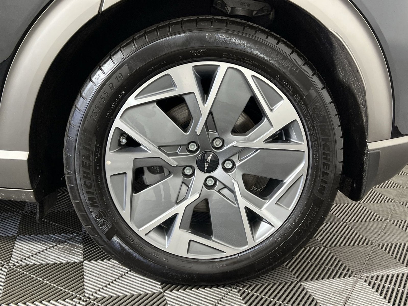 2025 Genesis GV60 Standard