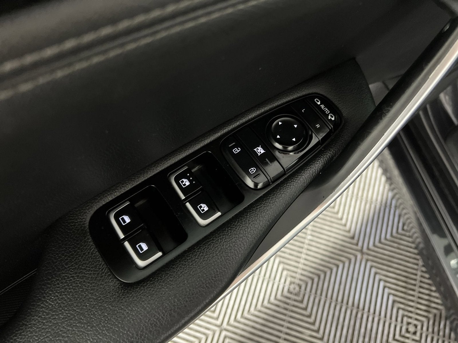 2019 Kia Stinger Base