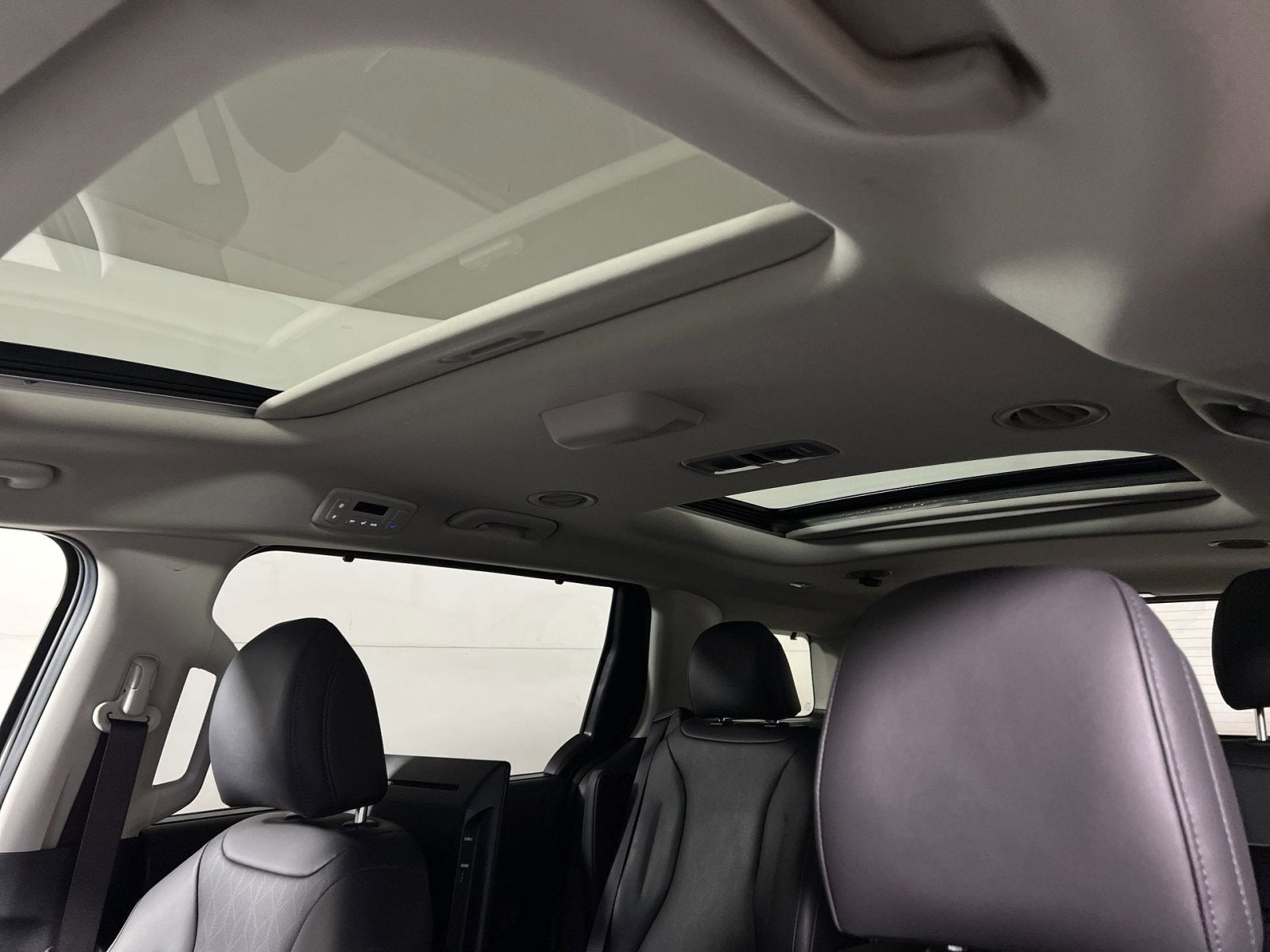 2025 Kia Carnival SX