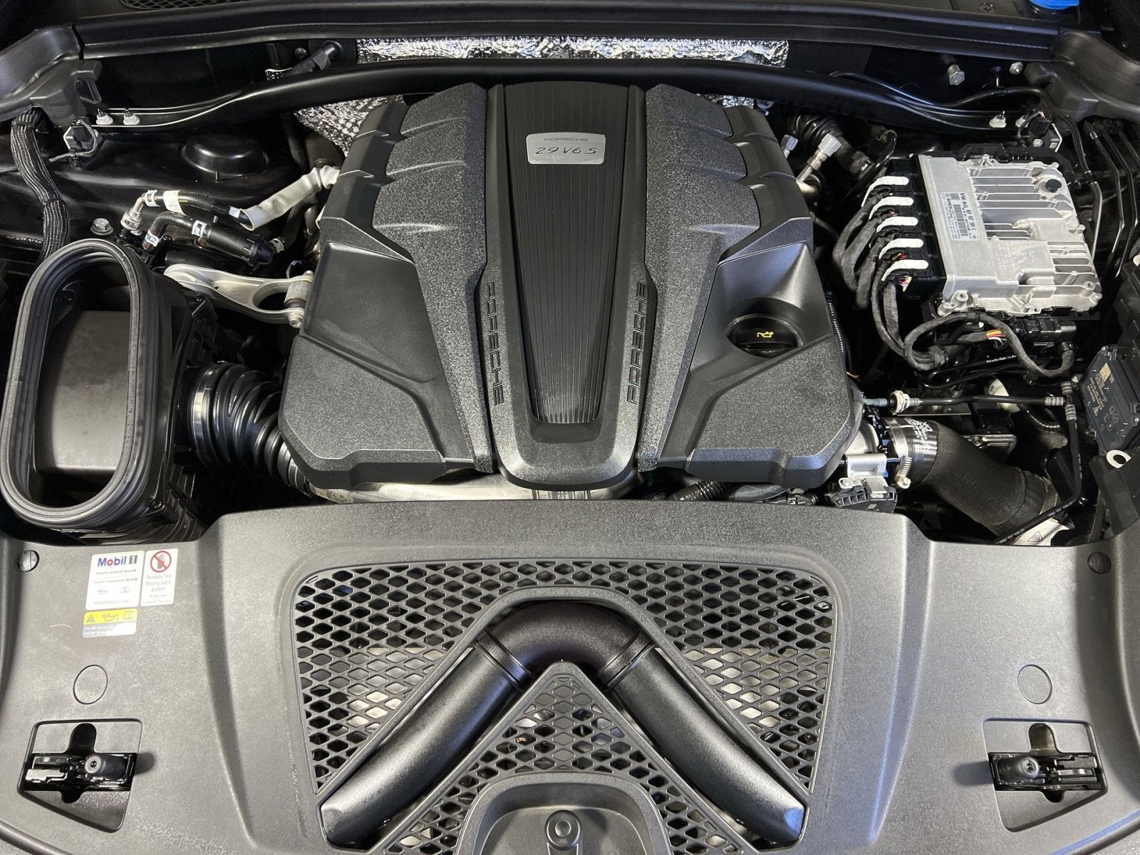 2022 Porsche Macan S