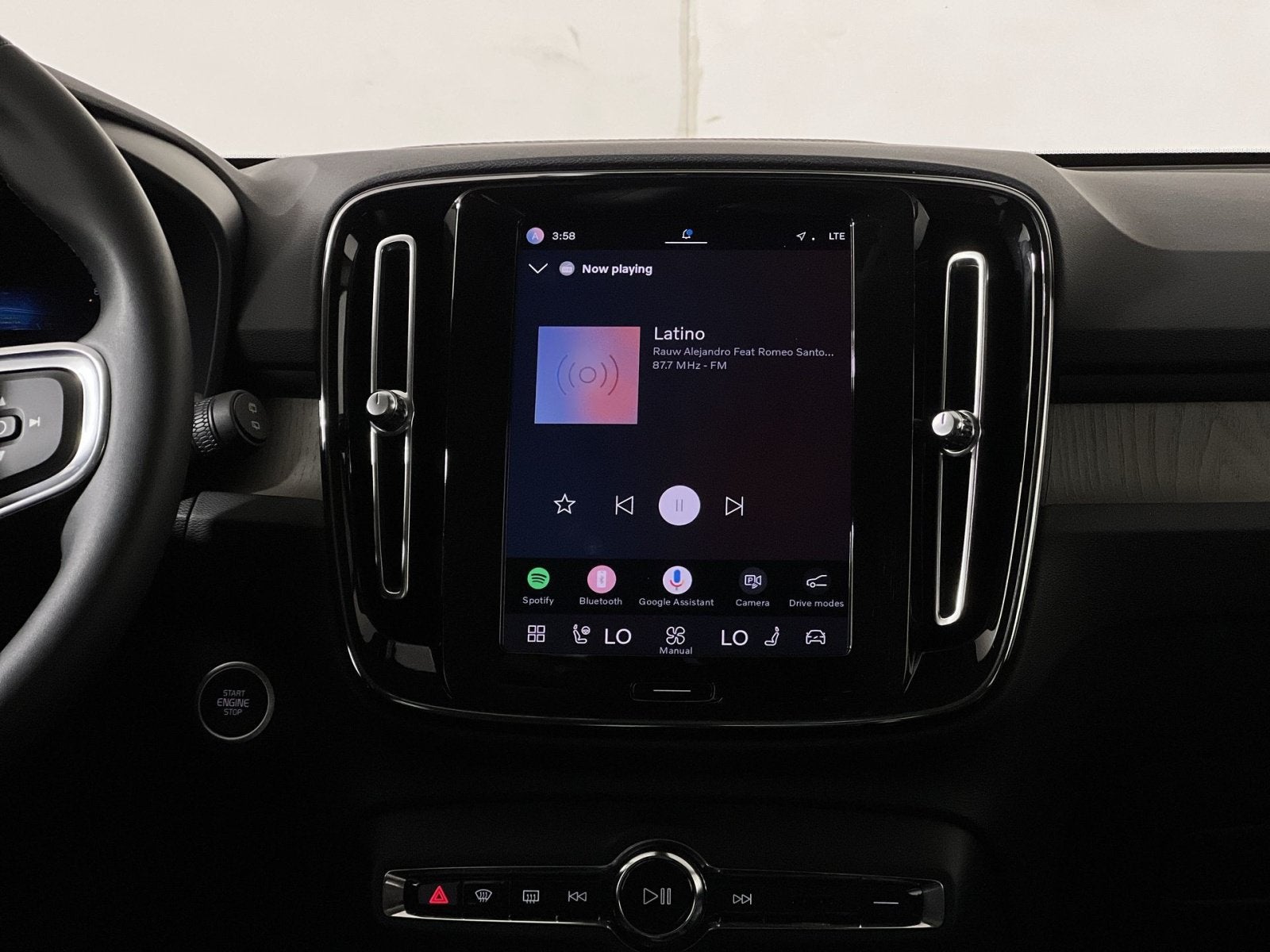 2023 Volvo XC40 Ultimate