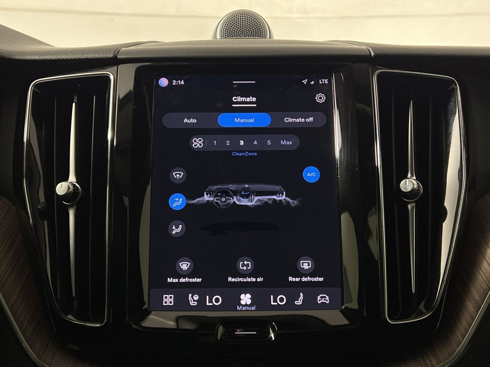 2023 Volvo XC60 B5 Plus Bright Theme